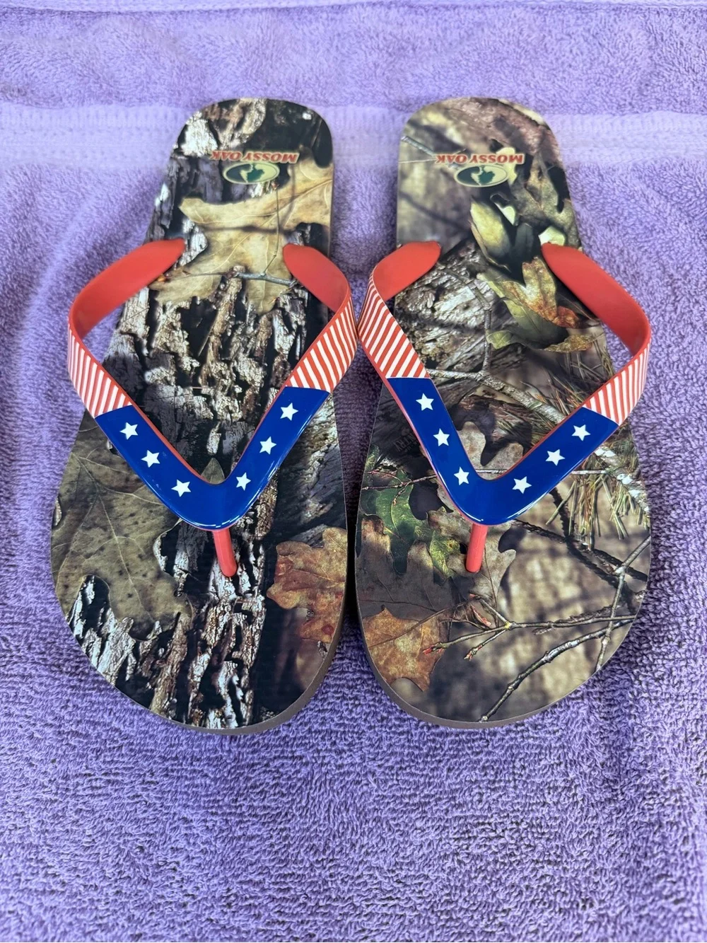 Mossy Oak Red Strap Camo Flip Flops with Stars